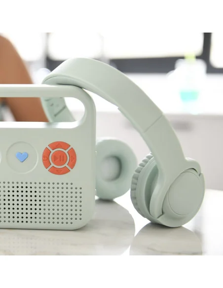 Auriculares de audio verde y Merlín embarazada